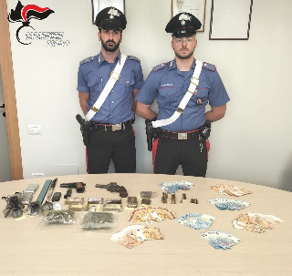 Spaccio di droga, smantellata organizzazione criminale: arrestate 5 persone